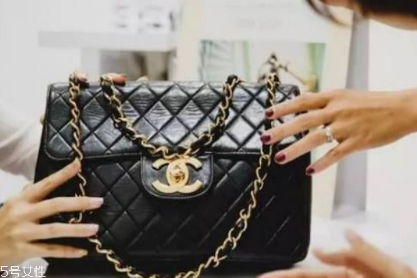 皮包可以水洗嗎 對(duì)皮質(zhì)影響很大 皮包可以水洗嗎 對(duì)皮質(zhì)影響很大