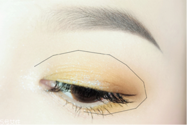 黃色眼影怎么畫(huà) 暖黃色眼妝畫(huà)法 黃色眼影怎么畫(huà) 暖黃色眼妝畫(huà)法