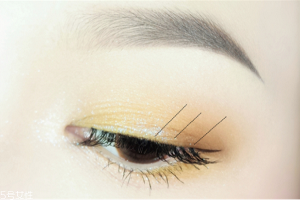 黃色眼影怎么畫(huà) 暖黃色眼妝畫(huà)法 黃色眼影怎么畫(huà) 暖黃色眼妝畫(huà)法