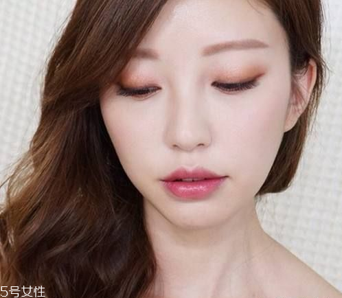 黃色眼影怎么畫(huà) 暖黃色眼妝畫(huà)法 黃色眼影怎么畫(huà) 暖黃色眼妝畫(huà)法