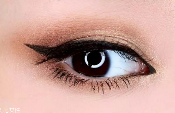 歐美妝容的步驟圖解 藍(lán)色煙熏妝讓你驚艷全場 歐美妝容的步驟圖解 藍(lán)色煙熏妝讓你驚艷全場