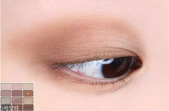 歐美妝容的步驟圖解 藍(lán)色煙熏妝讓你驚艷全場 歐美妝容的步驟圖解 藍(lán)色煙熏妝讓你驚艷全場