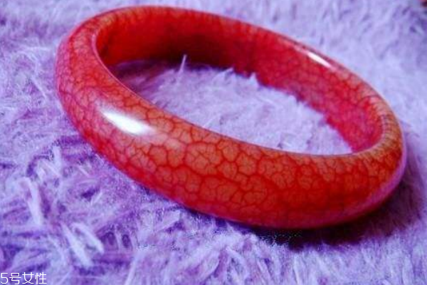 雞血石手鐲多少錢 價(jià)格區(qū)間很大 雞血石手鐲多少錢 價(jià)格區(qū)間很大