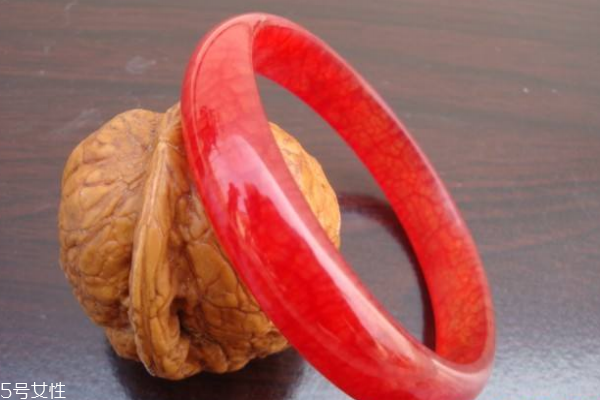 雞血石手鐲多少錢 價(jià)格區(qū)間很大 雞血石手鐲多少錢 價(jià)格區(qū)間很大