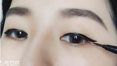 元旦約會妝容步驟畫法 優(yōu)雅又有女人味 元旦約會妝容步驟畫法 優(yōu)雅又有女人味