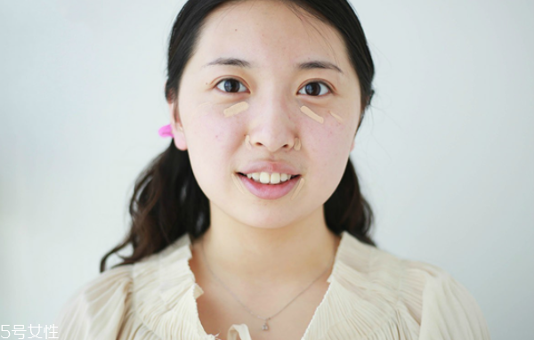 元旦約會妝容步驟畫法 優(yōu)雅又有女人味 元旦約會妝容步驟畫法 優(yōu)雅又有女人味