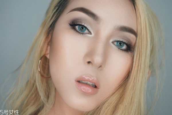 小麥色皮膚怎么化妝 簡(jiǎn)單帥氣妝容畫(huà)法 小麥色皮膚怎么化妝 簡(jiǎn)單帥氣妝容畫(huà)法