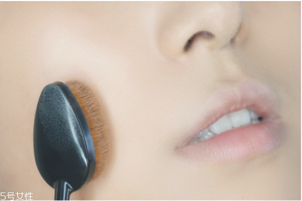 小麥色皮膚怎么化妝 簡(jiǎn)單帥氣妝容畫(huà)法 小麥色皮膚怎么化妝 簡(jiǎn)單帥氣妝容畫(huà)法