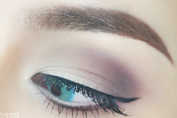 小麥色皮膚怎么化妝 簡(jiǎn)單帥氣妝容畫(huà)法 小麥色皮膚怎么化妝 簡(jiǎn)單帥氣妝容畫(huà)法