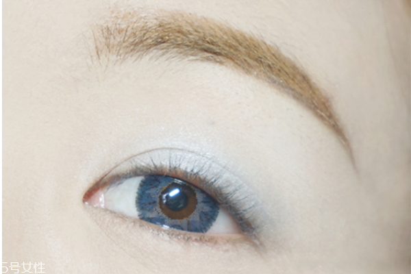 原宿妝怎么化 日系復(fù)古紅唇小惡魔妝容 原宿妝怎么化 日系復(fù)古紅唇小惡魔妝容