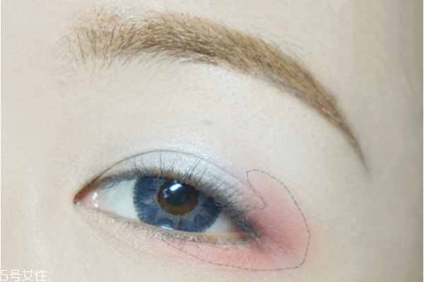 原宿妝怎么化 日系復(fù)古紅唇小惡魔妝容 原宿妝怎么化 日系復(fù)古紅唇小惡魔妝容