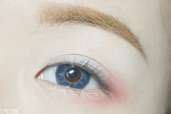 原宿妝怎么化 日系復(fù)古紅唇小惡魔妝容 原宿妝怎么化 日系復(fù)古紅唇小惡魔妝容