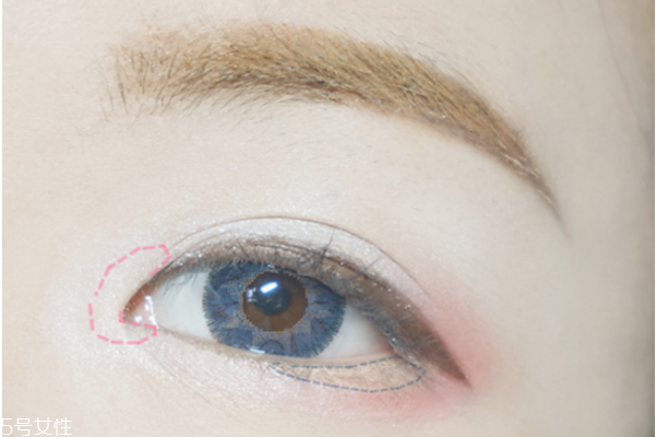 原宿妝怎么化 日系復(fù)古紅唇小惡魔妝容 原宿妝怎么化 日系復(fù)古紅唇小惡魔妝容