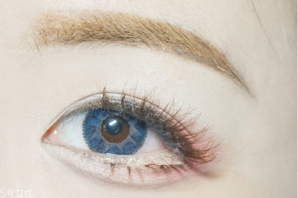 原宿妝怎么化 日系復(fù)古紅唇小惡魔妝容 原宿妝怎么化 日系復(fù)古紅唇小惡魔妝容