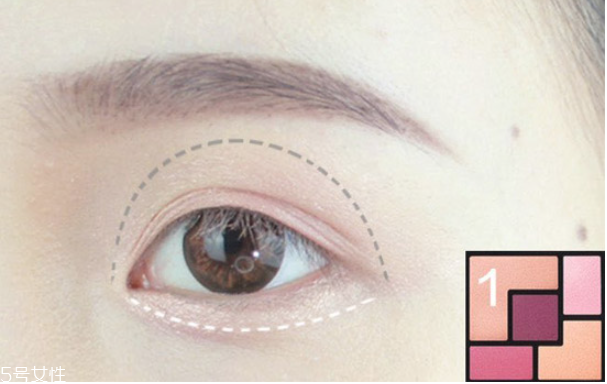 原宿妝怎么化 日系復(fù)古紅唇小惡魔妝容 原宿妝怎么化 日系復(fù)古紅唇小惡魔妝容