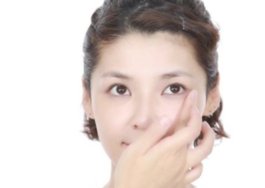 原宿妝怎么化 日系復(fù)古紅唇小惡魔妝容 原宿妝怎么化 日系復(fù)古紅唇小惡魔妝容