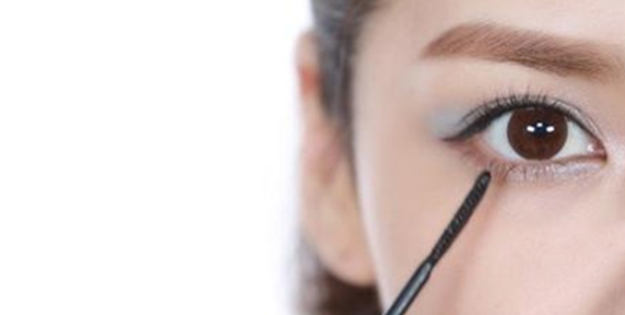 原宿妝怎么化 日系復(fù)古紅唇小惡魔妝容 原宿妝怎么化 日系復(fù)古紅唇小惡魔妝容