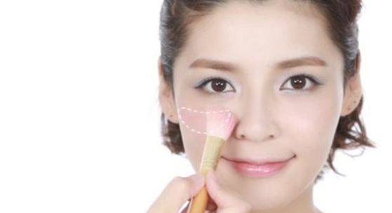 原宿妝怎么化 日系復(fù)古紅唇小惡魔妝容 原宿妝怎么化 日系復(fù)古紅唇小惡魔妝容