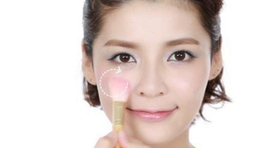 原宿妝怎么化 日系復(fù)古紅唇小惡魔妝容 原宿妝怎么化 日系復(fù)古紅唇小惡魔妝容