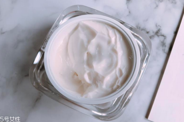 奧倫納素豆腐霜會致痘嗎 使用月余不致痘 奧倫納素豆腐霜會致痘嗎 使用月余不致痘