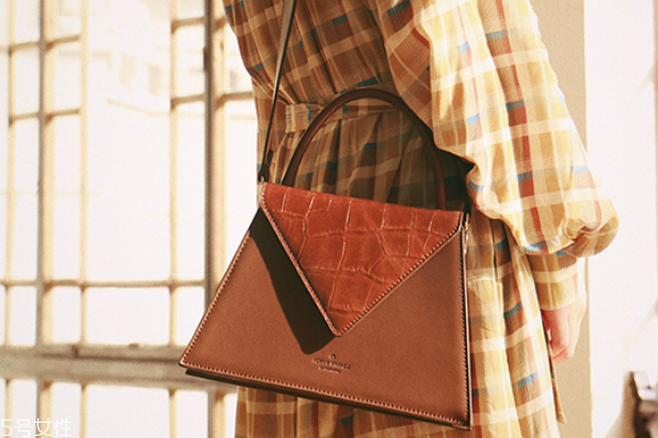 皮包上的圓珠筆印怎么去除 用它來清理 皮包上的圓珠筆印怎么去除 用它來清理