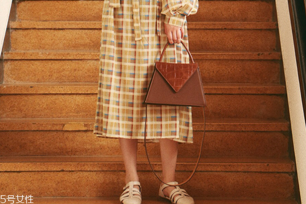 皮包上的圓珠筆印怎么去除 用它來清理 皮包上的圓珠筆印怎么去除 用它來清理