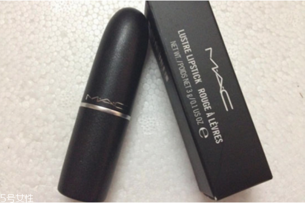 皮膚黑唇色深適合什么顏色的口紅 這些口紅你還沒買 皮膚黑唇色深適合什么顏色的口紅 這些口紅你還沒買