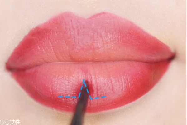 唇膏怎么涂好看圖解 漸變唇妝畫法 唇膏怎么涂好看圖解 漸變唇妝畫法