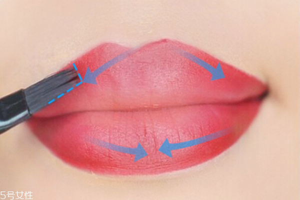 唇膏怎么涂好看圖解 漸變唇妝畫法 唇膏怎么涂好看圖解 漸變唇妝畫法