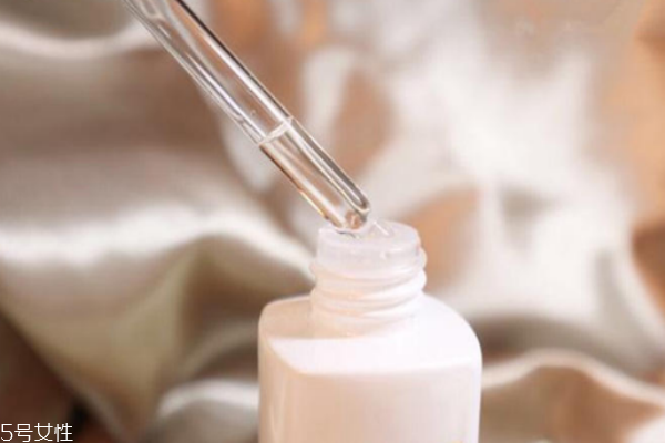 市面上精華液的成分有哪些 強烈推薦4種成分 市面上精華液的成分有哪些 強烈推薦4種成分