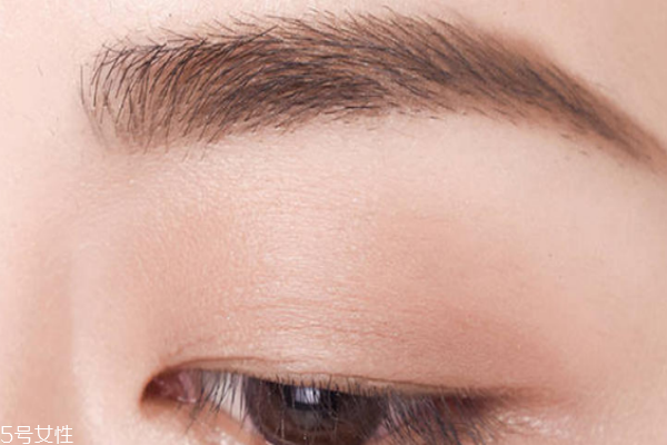 眉筆什么顏色好看自然 這4種讓你的氣質(zhì)up 眉筆什么顏色好看自然 這4種讓你的氣質(zhì)up