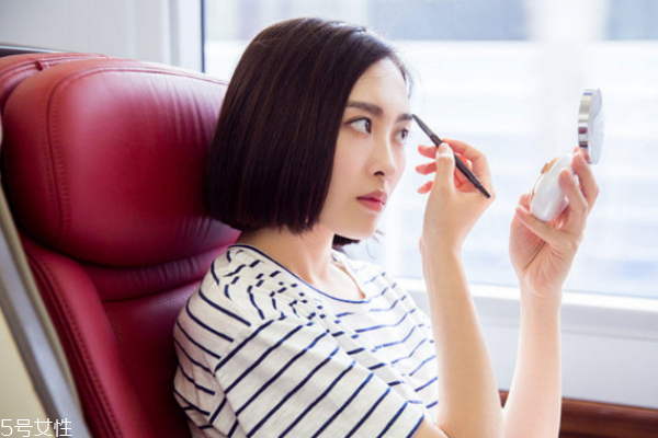 秋冬怎么化妝步驟 不知道的看過來 秋冬怎么化妝步驟 不知道的看過來