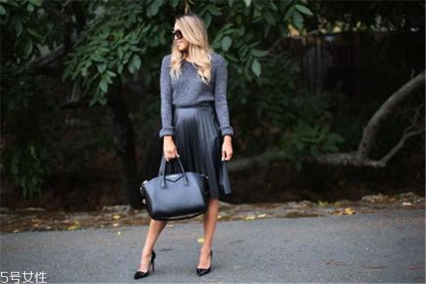 秋天皮裙怎么搭配 混搭出不一樣的美 秋天皮裙怎么搭配 混搭出不一樣的美