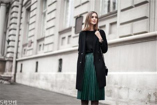 秋天皮裙怎么搭配 混搭出不一樣的美 秋天皮裙怎么搭配 混搭出不一樣的美