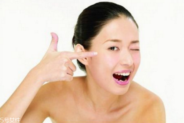 還敢擠痘痘，你知道擠出來(lái)的是什么嗎