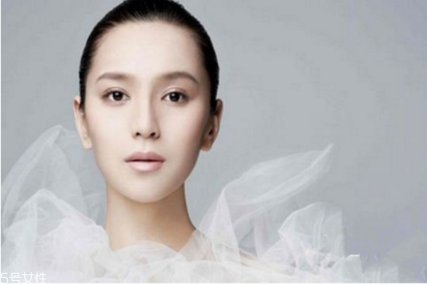 還敢擠痘痘，你知道擠出來(lái)的是什么嗎