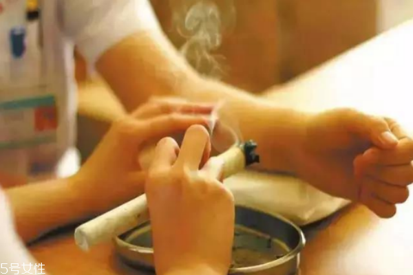 治療慢性肝炎的有效辦法 艾灸治療效果棒 治療慢性肝炎的有效辦法 艾灸治療效果棒