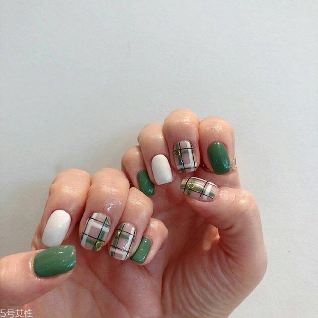 靚麗秋日美甲圖片 一整個(gè)秋天都不用愁啦 靚麗秋日美甲圖片 一整個(gè)秋天都不用愁啦