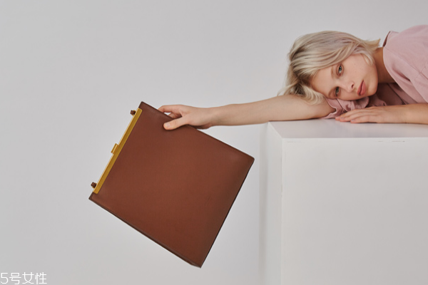 皮包護(hù)理用什么油 要注意這些 皮包護(hù)理用什么油 要注意這些