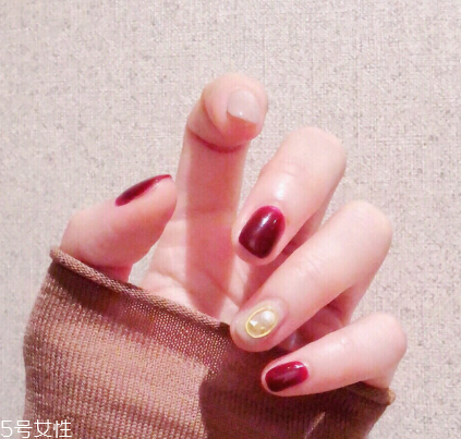 秋季車厘子紅美甲款式 讓指尖溫柔似水 秋季車厘子紅美甲款式 讓指尖溫柔似水