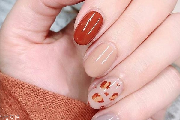 靚麗秋日美甲圖片 一整個(gè)秋天都不用愁啦 靚麗秋日美甲圖片 一整個(gè)秋天都不用愁啦