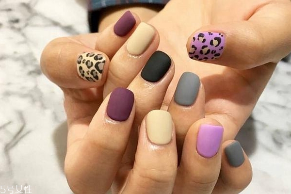 靚麗秋日美甲圖片 一整個(gè)秋天都不用愁啦 靚麗秋日美甲圖片 一整個(gè)秋天都不用愁啦