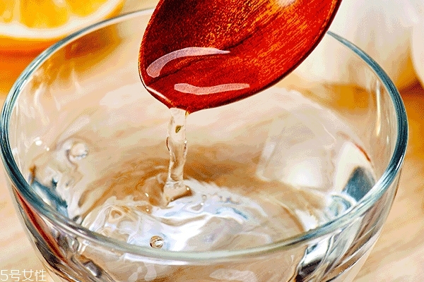 白醋為什么能豐胸 這個說法是錯的 白醋為什么能豐胸 這個說法是錯的