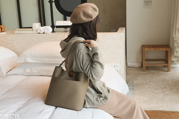 pu皮包包掛破了怎么辦 一招修復(fù)刮痕 pu皮包包掛破了怎么辦 一招修復(fù)刮痕