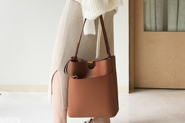 pu皮包包掛破了怎么辦 一招修復(fù)刮痕 pu皮包包掛破了怎么辦 一招修復(fù)刮痕