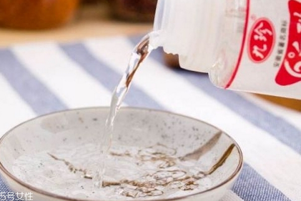 白醋為什么能去油漆味 起了中和反應(yīng) 白醋為什么能去油漆味 起了中和反應(yīng)