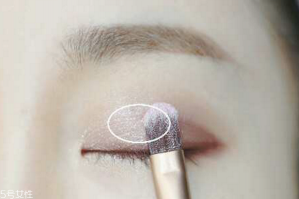 萬圣節(jié)妝容教程 創(chuàng)意彩妝吸血鬼妝容 萬圣節(jié)妝容教程 創(chuàng)意彩妝吸血鬼妝容