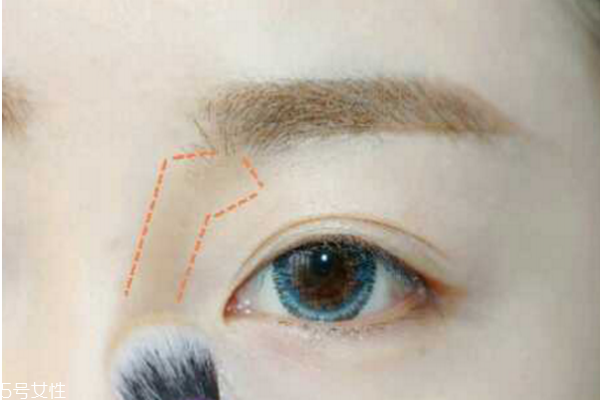 萬圣節(jié)妝容教程 創(chuàng)意彩妝吸血鬼妝容 萬圣節(jié)妝容教程 創(chuàng)意彩妝吸血鬼妝容