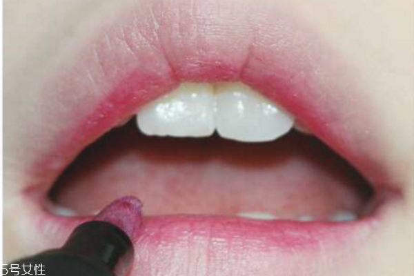 萬圣節(jié)妝容教程 創(chuàng)意彩妝吸血鬼妝容 萬圣節(jié)妝容教程 創(chuàng)意彩妝吸血鬼妝容