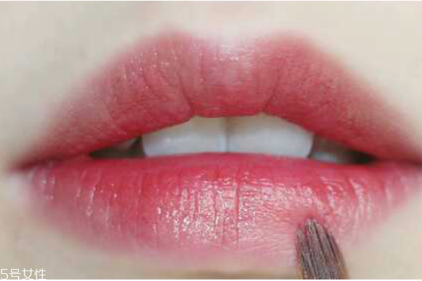 萬圣節(jié)妝容教程 創(chuàng)意彩妝吸血鬼妝容 萬圣節(jié)妝容教程 創(chuàng)意彩妝吸血鬼妝容